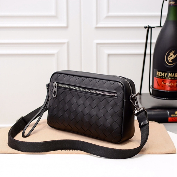 ボッテガヴェネタバッグ背面デザイン